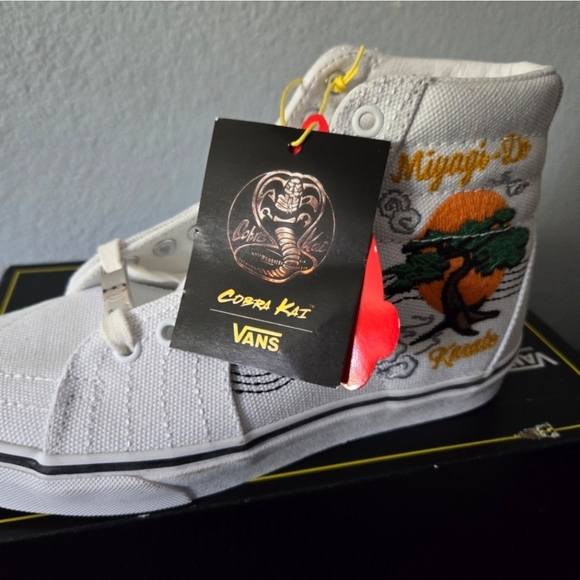 VANS  COBRA KAI SK8-HI Women 5 Miyagi Do LaRusso White canvas NWT 022025 - Picture 5 of 12